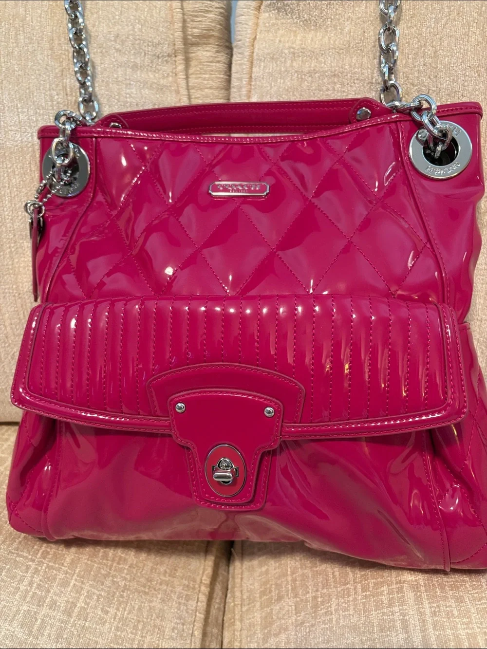 Rare Coach Hot Pink Patent Quilted Shoulder Bag with Silver Chain Straps. - Picture 3 of 15